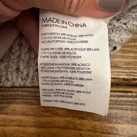 Club Monaco Women's Sweater Cream split back Size XS - Picture 8 of 8